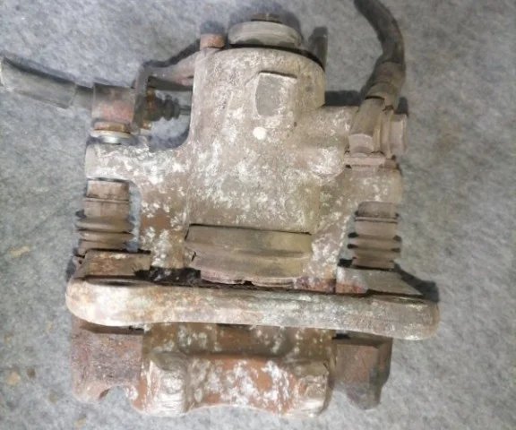 Суппорт задний правый для Audi A4 B7 Avant 2004-2008 на фотографиях