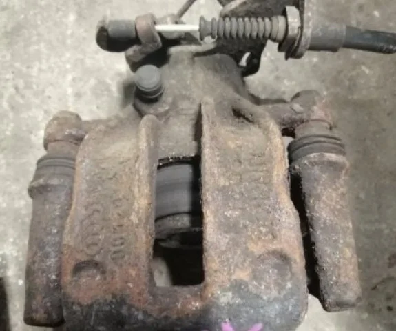 Суппорт задний левый для Audi A4 B7 Avant 2004-2008 на фотографиях