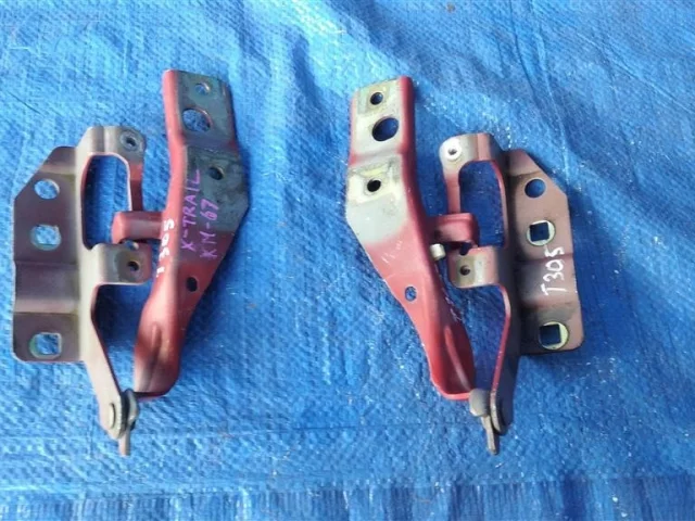 Петля капота левая для Nissan X-Trail T30 RU 2001-2007 на фотографиях