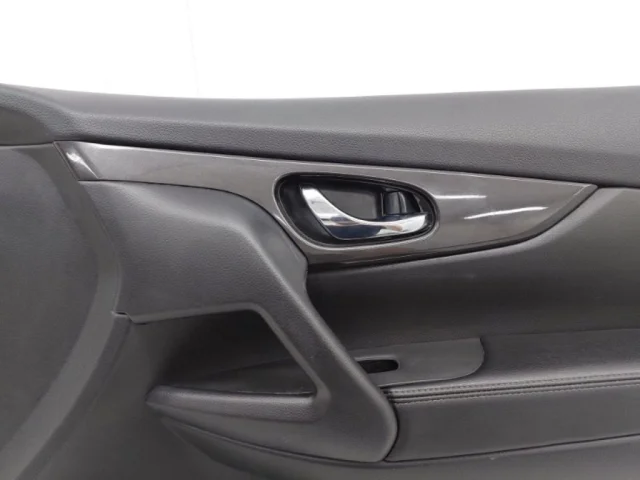 Уплотнитель передней правой двери для Nissan X-Trail T32 JDM 2013-2022 на фотографиях