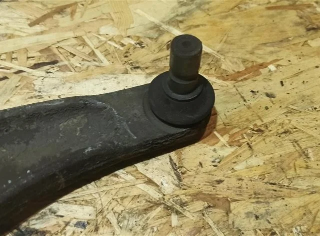 Рычаг передний правый нижний для Opel Insignia Седан A 2008-2017 на фотографиях