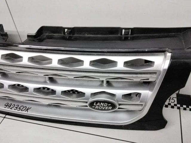 Решетка радиатора для Land Rover Discovery L319 Rest 2013-2017 на фотографиях