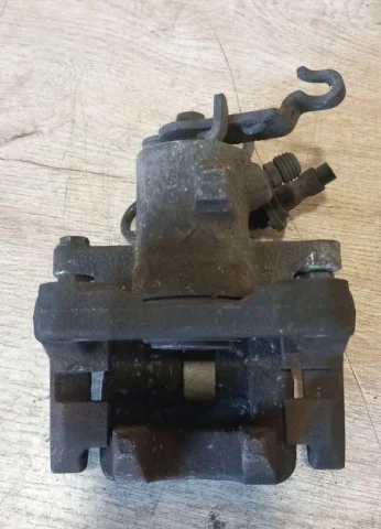 Суппорт задний правый для Skoda Octavia A5 Tour на фотографиях