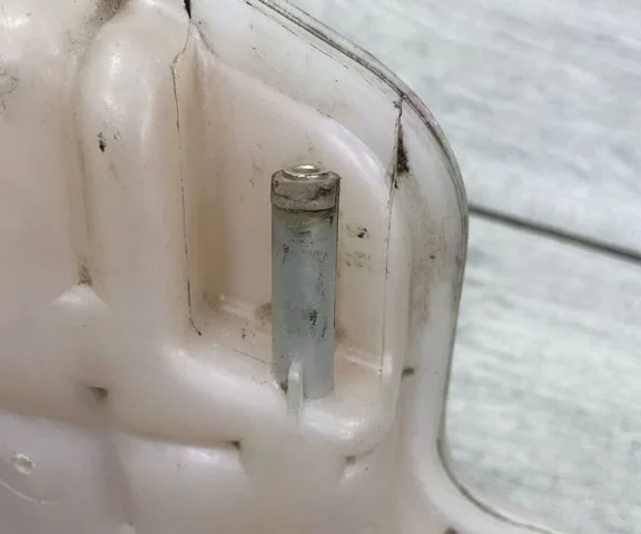 Расширительный бачок радиатора для Audi A4 B7 Avant 2004-2008 на фотографиях