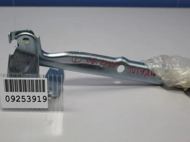 Петля капота правая для Volkswagen Tiguan I NF 2006-2017 на фотографиях