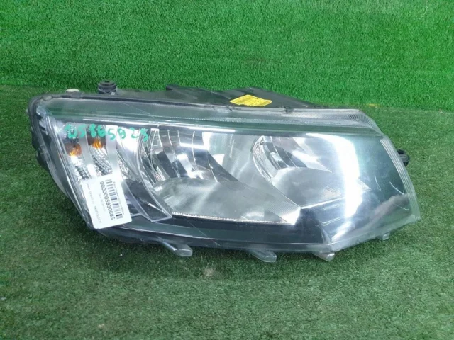 Фара правая для Skoda Octavia A7 Tour на фотографиях