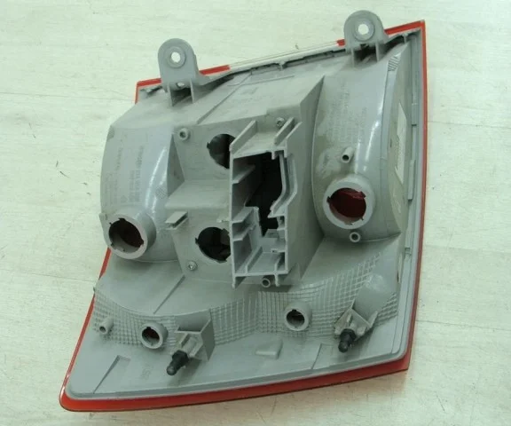 Фонарь правый для Skoda Octavia A7 Tour на фотографиях