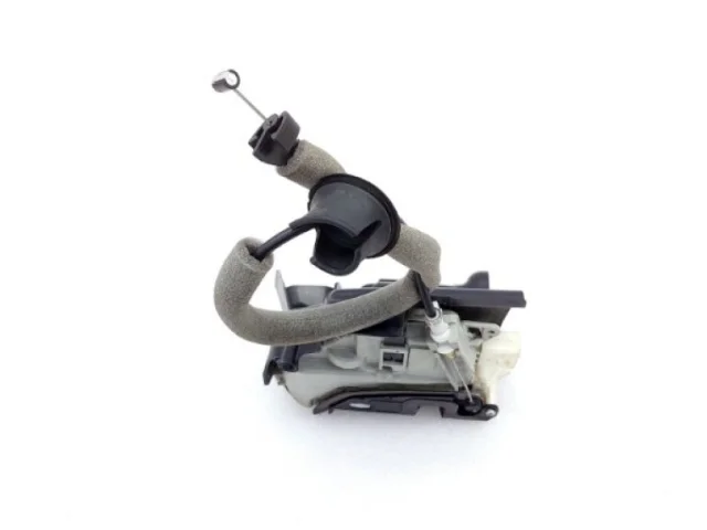 Уплотнитель передней правой двери для Audi A4 B8 2007-2015 на фотографиях