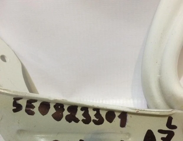 Петля капота левая для Skoda Octavia A7 на фотографиях