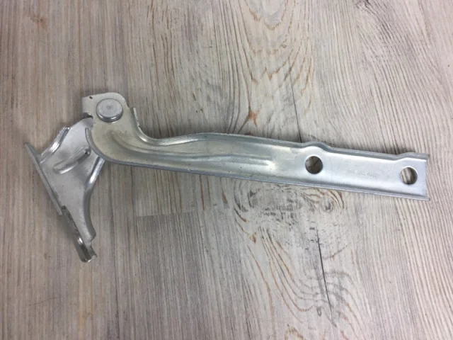 Крепление петли капота для Volkswagen Tiguan I NF 2006-2017 на фотографиях