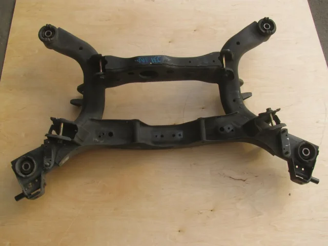 Задний подрамник для Nissan Teana J31 2003-2007 на фотографиях