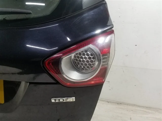 Фонарь внутренний правый для Ford Kuga CBV 2008-2013 на фотографиях