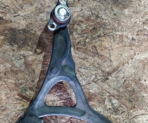 Рычаг передний правый нижний для Volvo XC90 I C 2002-2014 на фотографиях