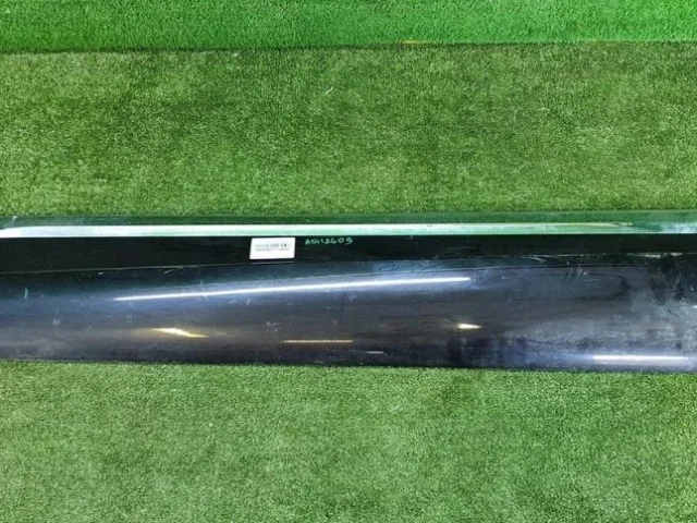 Накладка на дверь передняя левая для Volkswagen Touareg II (7P5) 2010-2014 на фотографиях