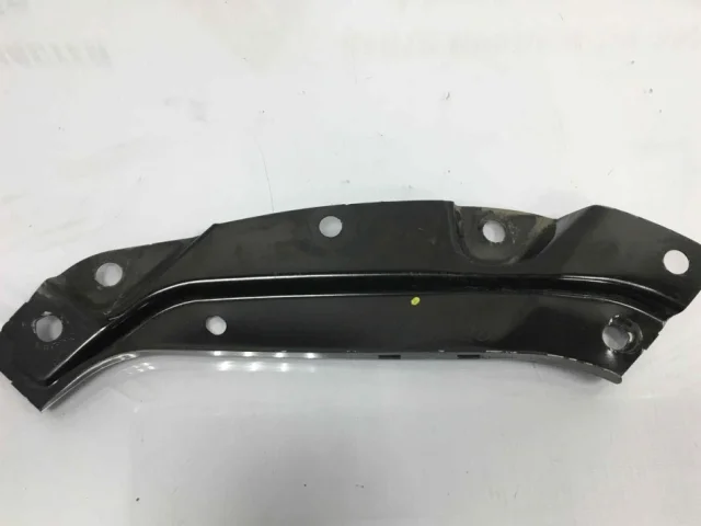 Кронштейн правой фары верхний для Volkswagen Polo V (6C) Седан 2015-2020 на фотографиях