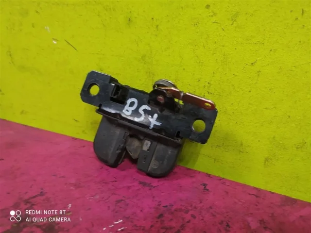 Замок багажника для Volkswagen Passat Variant (B5+ (B5.5), Typ 3BG) 2000-2005 на фотографиях