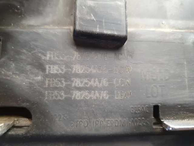 Молдинг двери задний правый для Ford Explorer U502 rest 2014-2019 на фотографиях