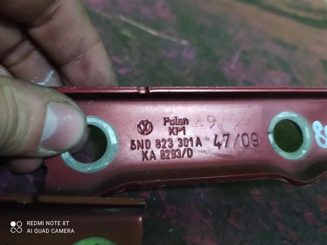 Петля капота левая для Volkswagen Tiguan I NF 2006-2017 на фотографиях