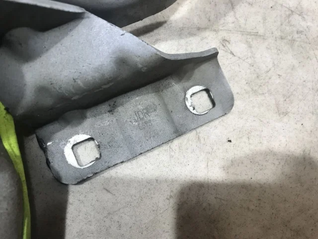 Петля капота левая для Nissan Qashqai J10 2006-2013 на фотографиях