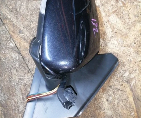 Стекла и зеркала для Volkswagen Polo IV (9N3) 2005-2009 на фотографиях