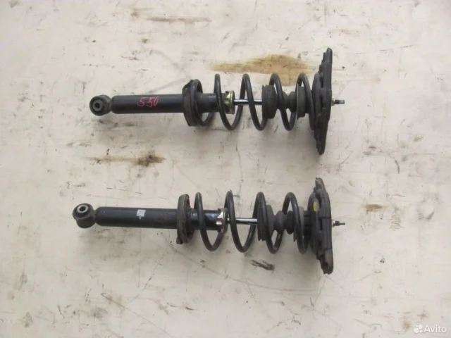 Амортизатор передний правый для Nissan Almera N16 Хэтчбек 5dr 2000-2006 на фотографиях