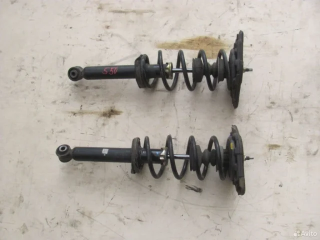 Амортизатор передний правый для Nissan Almera N16 Хэтчбек 5dr 2000-2006 на фотографиях