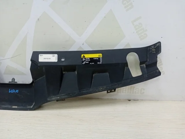 Кожух замка капота для Skoda Octavia A8 на фотографиях