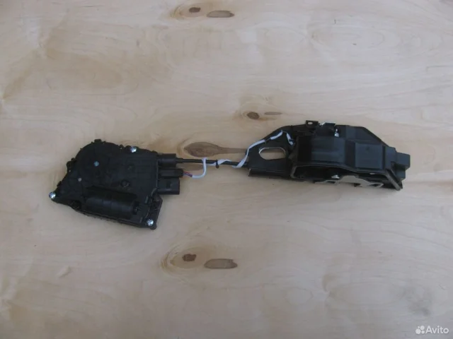 Уплотнитель передней правой двери для BMW 5er Ф10 2010-2013 на фотографиях