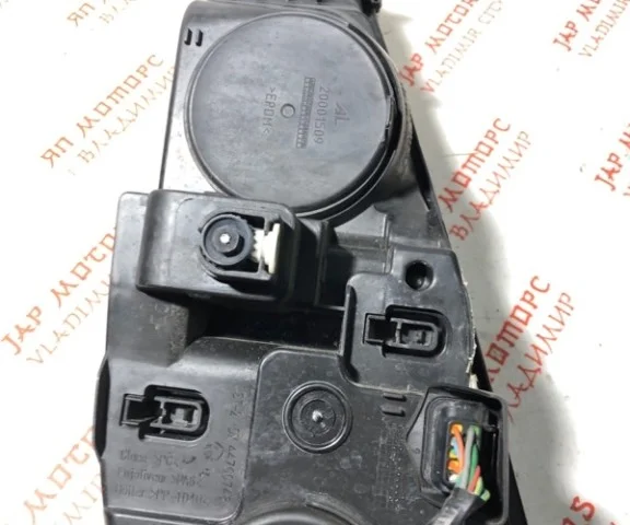 Фара правая для Peugeot 308 SW T7 2007-2014 на фотографиях