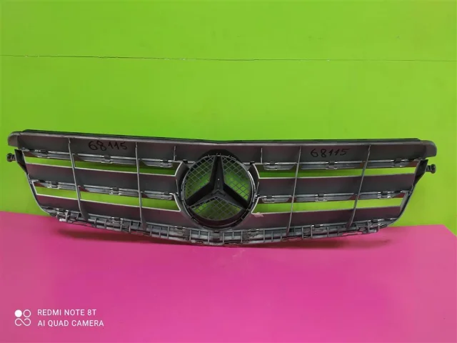 Решетка радиатора для Mercedes-Benz C class C204 2008-2015 на фотографиях