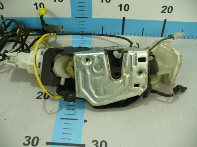 Замок передней правой двери для Mercedes-Benz S class W220 1998-2005 на фотографиях