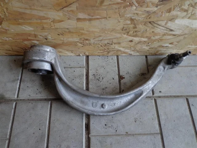 Рычаг передний правый нижний для Audi A4 B8 2007-2015 на фотографиях