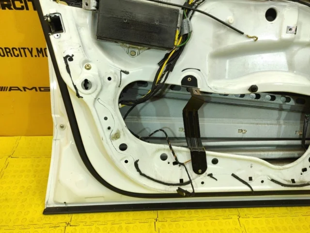 Дверь передняя левая для Mercedes-Benz S class W220 1998-2005 на фотографиях