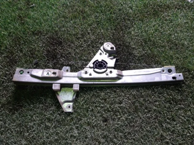 Стеклоподъемник передний правый для Peugeot 308 T7 Кабриолет 2009-2015 на фотографиях