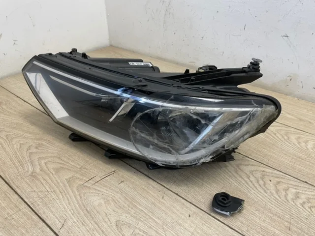 Фары для Volkswagen Passat (B8.5) Variant, R-line, GTE 2019+ на фотографиях