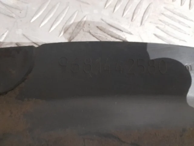 Крылья для Peugeot 308 SW T7 2007-2014 на фотографиях