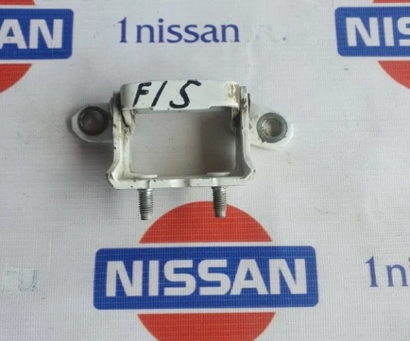 Петля двери задняя правая верхняя для Nissan Qashqai J11 2013-2019 на фотографиях