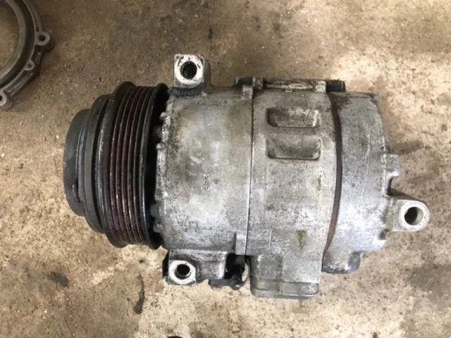 Компрессор кондиционера для Mercedes-Benz C class W202 1993-2001 на фотографиях