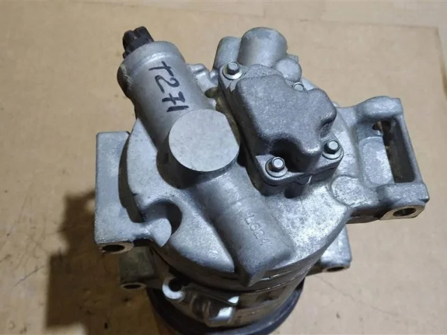 Компрессор кондиционера для Toyota Avensis Универсал T270 2008-2018 на фотографиях