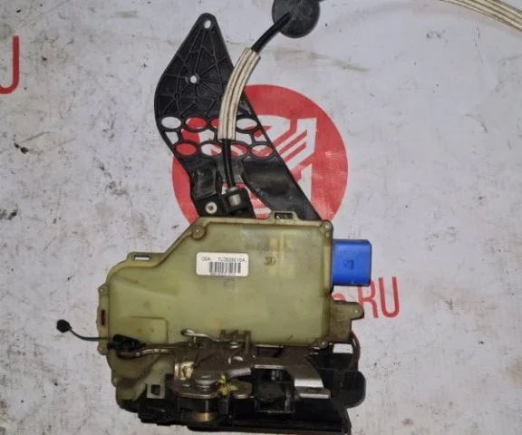 Замок двери задней правой для Volkswagen Touareg I (7L) 2002-2010 на фотографиях