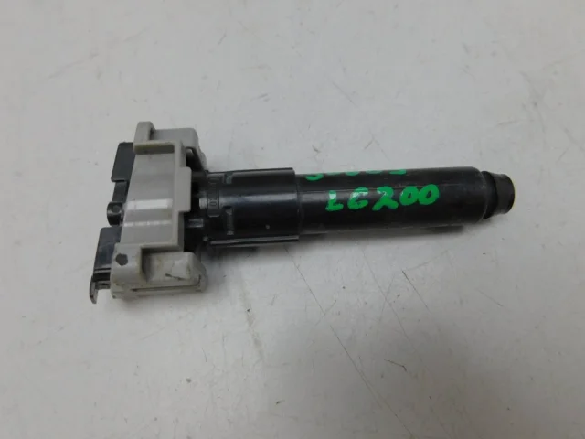 Фароомыватель левый для Toyota Land Cruiser J200 Rest2 2015-2021 на фотографиях