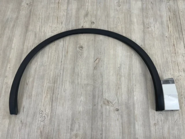 Молдинг крыла передний левый для Volkswagen Touareg III (CR) 2018+ на фотографиях