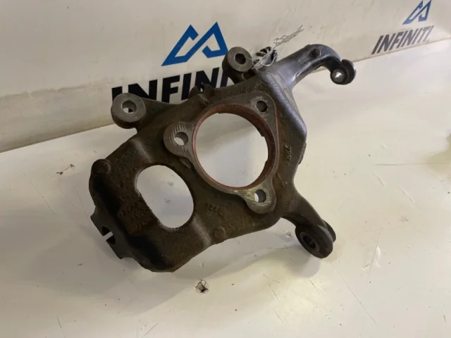 Кулак поворотный правый для Infiniti QX 80 2013-2022 на фотографиях