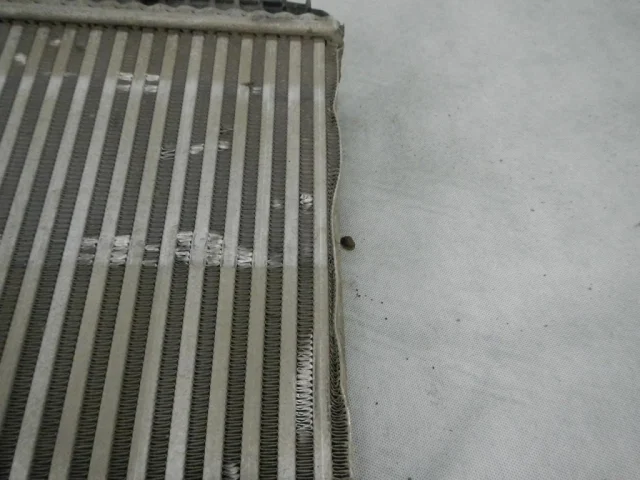 Интеркулер левый для Audi Q8 4M 2018-2023 на фотографиях