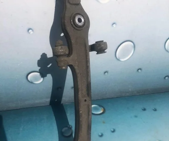 Качающийся рычаг правый для Audi A6 C6 Avant 2004-2011 на фотографиях