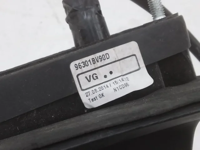 Стекла и зеркала для Nissan Juke YF15 JDM 2010-2014 на фотографиях