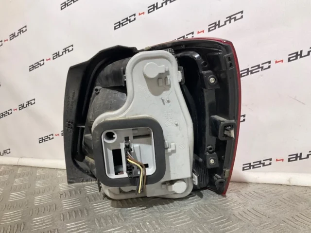 Фонарь левый для Volkswagen Polo V (6R) 2009-2014 на фотографиях