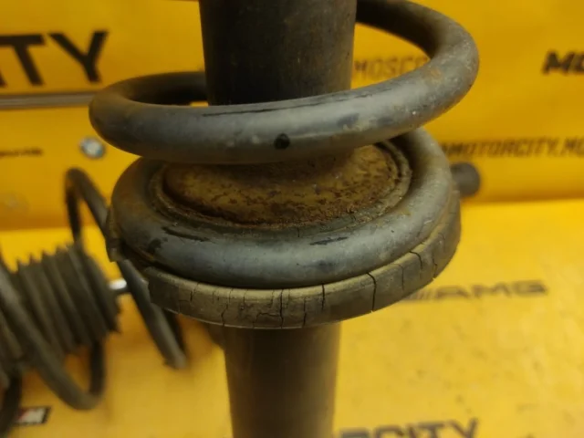 Амортизатор задний левый для BMW 7er Е38 1994-2001 на фотографиях