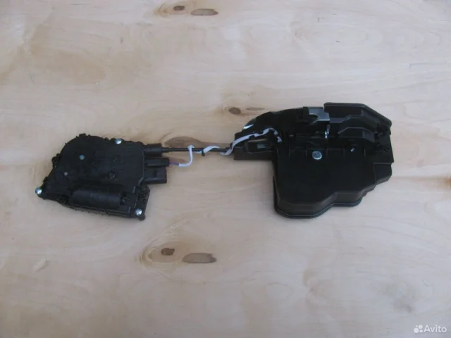 Уплотнитель передней правой двери для BMW 5er Ф10 2010-2013 на фотографиях