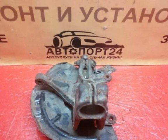 Кулак поворотный правый для Renault Scenic JM 2003-2006 на фотографиях